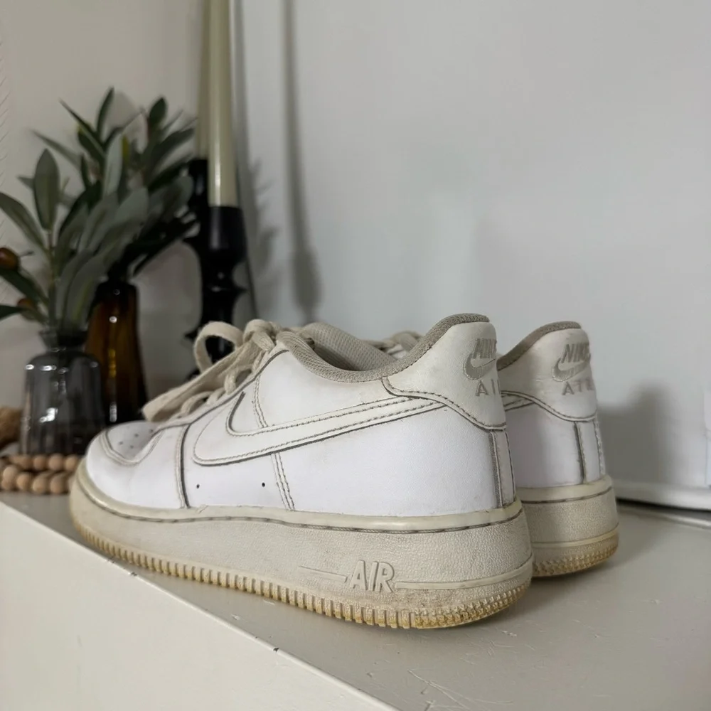 Women’s Air Force 1 Nike Sneakers Size 8 - Picture 4 of 7